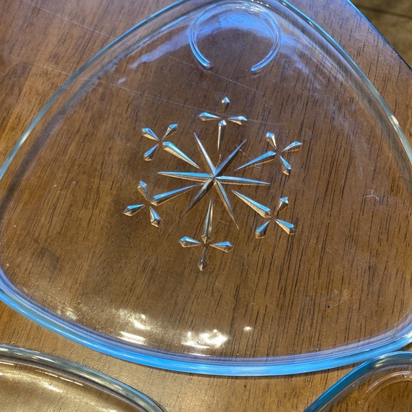 Vintage 1950 MCM Indiana Glass Christmas snack trays set of 4 different designs - Picture 5 of 5